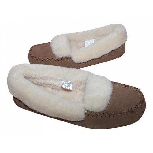 Pre-owned Ugg Flats In Camel