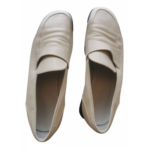 Pre-owned Samsonite Leather Flats In White