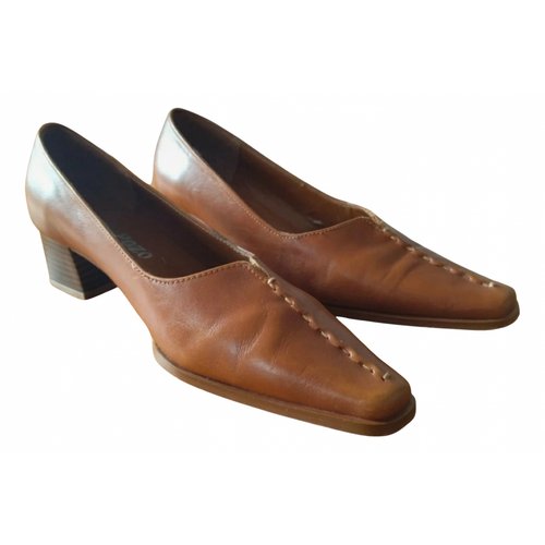 Pre-owned Delpozo Leather Flats In Brown