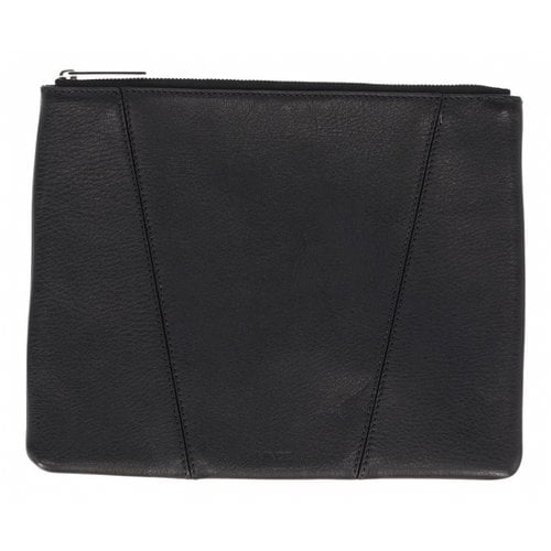 Pre-owned Vince Leather Clutch Bag In Black