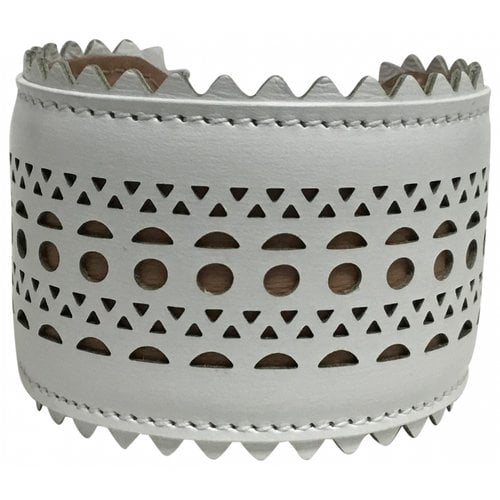 Pre-owned Alaïa Leather Bracelet In White