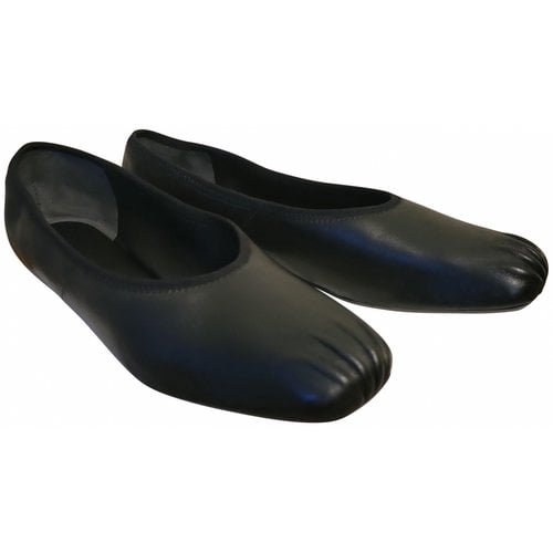 Pre-owned Vince Leather Flats In Black