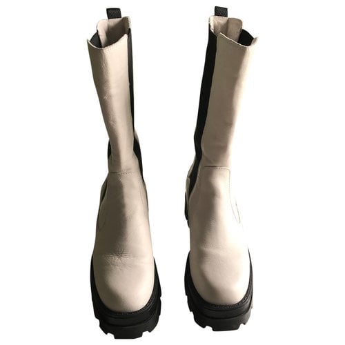 Pre-owned Mjus Leather Ankle Boots In White