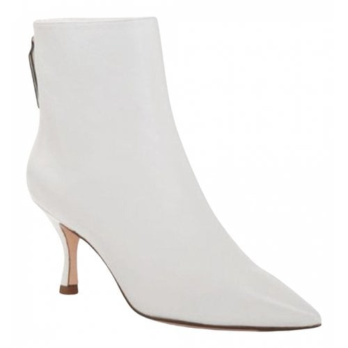 Pre-owned Stuart Weitzman Leather Ankle Boots In White