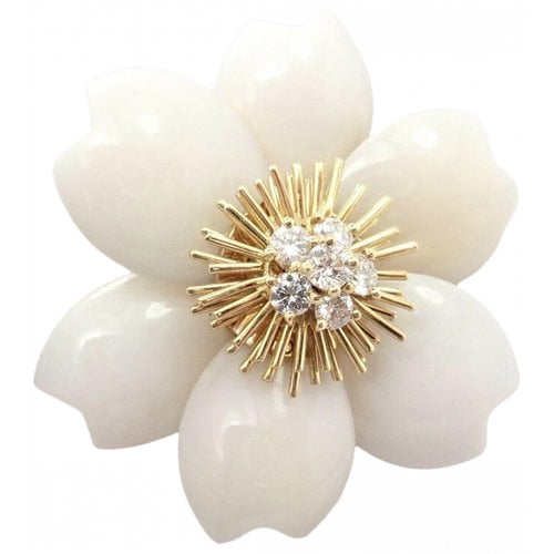 Pre-owned Van Cleef & Arpels Yellow Gold Pin & Brooche In White