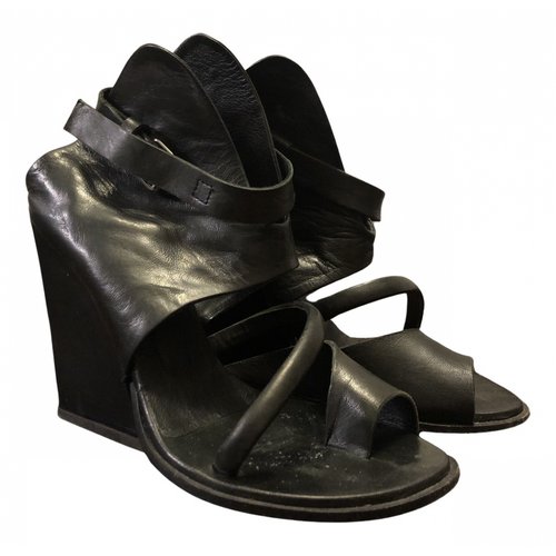 Pre-owned Cinzia Araia Leather Sandals In Black