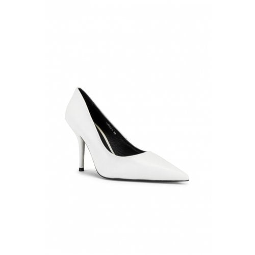 Pre-owned Alias Mae Leather Heels In White