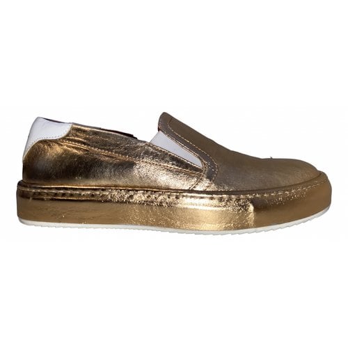 Pre-owned Cesare Paciotti Leather Flats In Gold