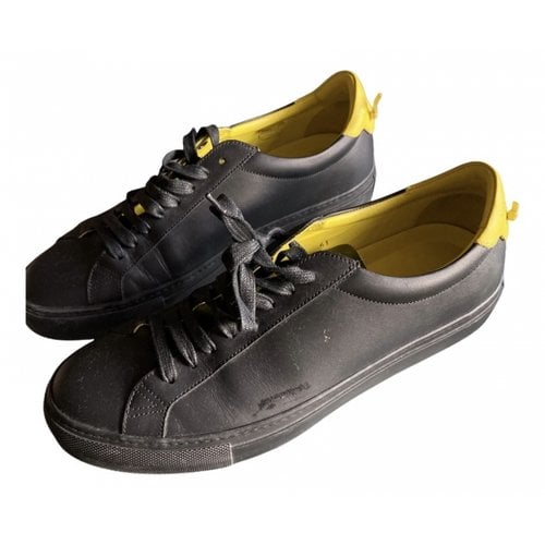 Pre-owned Givenchy Leather Low Trainers In Black