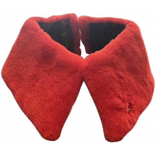 Pre-owned Louis Vuitton Mink Scarf In Red