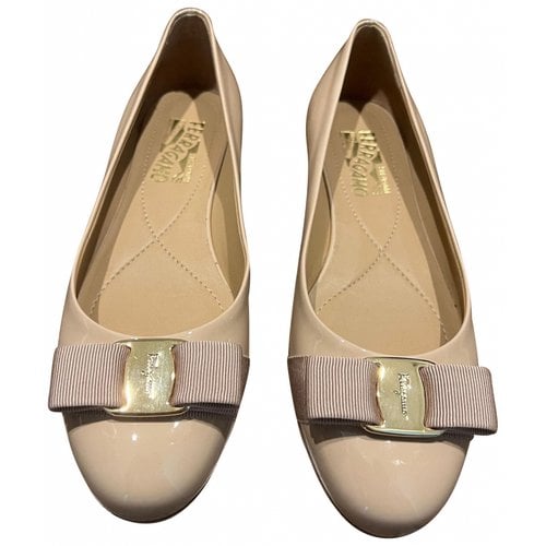 Pre-owned Ferragamo Patent Leather Ballet Flats In Beige