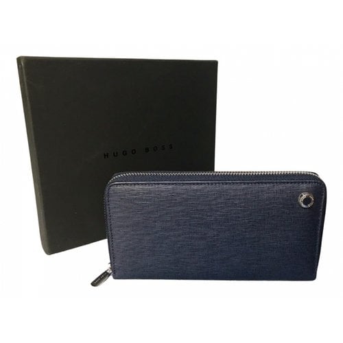 Pre-owned Hugo Boss Leather Clutch In Navy