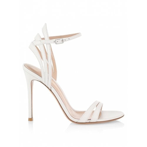 Pre-owned Gianvito Rossi Leather Sandals In White