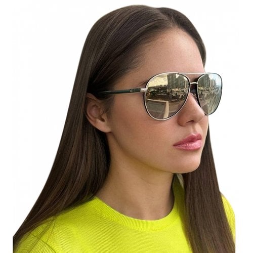 Pre-owned Guess Aviator Sunglasses In Gold