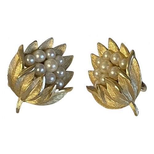 Pre-owned Trifari Earrings In Gold