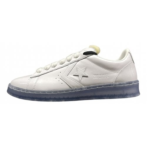 Pre-owned Converse Patent Leather Low Trainers In White