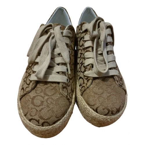 Pre-owned Guess Cloth Trainers In Brown
