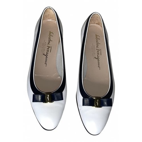 Pre-owned Ferragamo Leather Ballet Flats In White