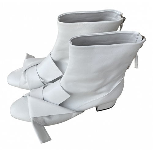 Pre-owned N°21 Leather Ankle Boots In White