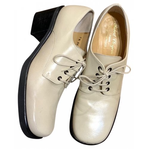 Pre-owned Robert Clergerie Lace Ups In Beige