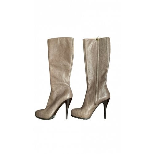 Pre-owned Escada Boots In Brown