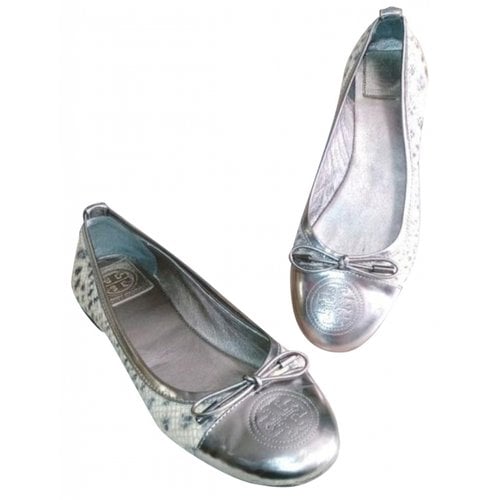 Pre-owned Tory Burch Ballet Flats In Silver