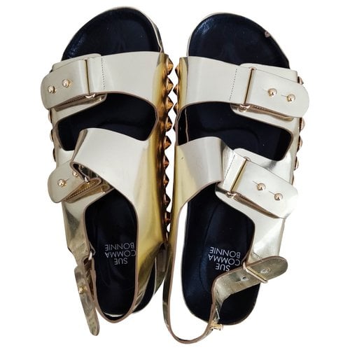 Pre-owned Suecomma Bonnie Patent Leather Sandal In Gold