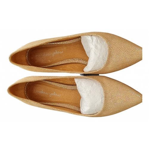 Pre-owned Mellow Yellow Leather Heels In Beige