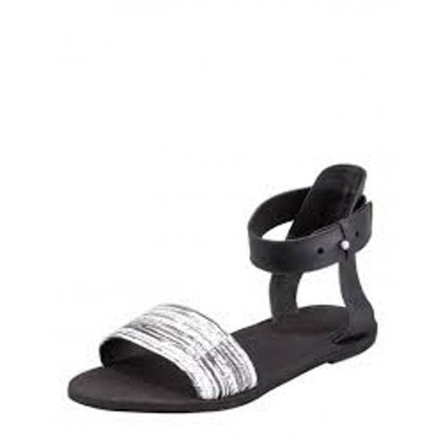 Pre-owned Vince Leather Sandals In Black