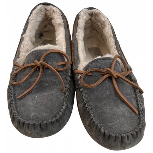 Pre-owned Ugg Flats In Black