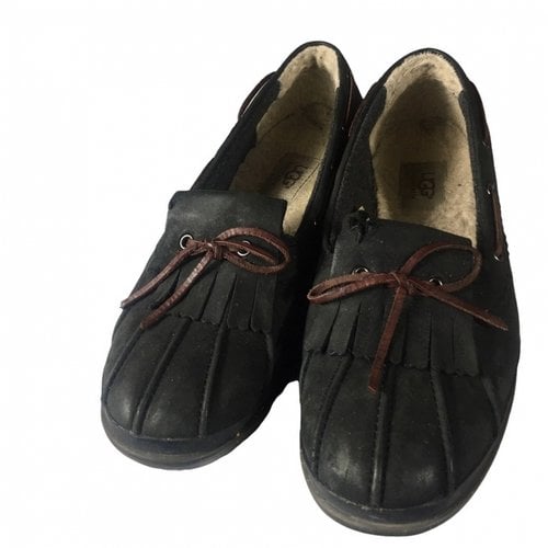 Pre-owned Ugg Leather Flats In Black