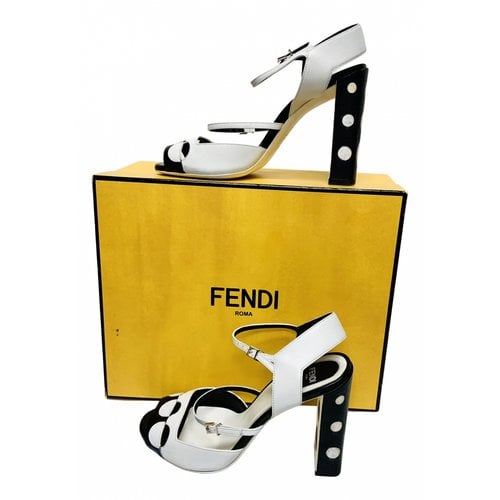 Pre-owned Fendi Leather Sandal In White