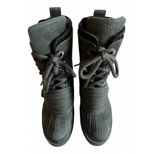 Pre-owned Chanel Leather Snow Boots In Green