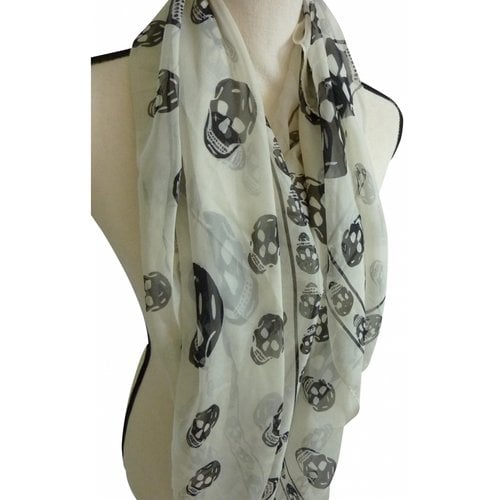 Pre-owned Alexander Mcqueen Silk Scarf In White