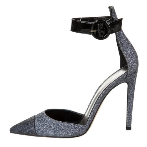 Pre-owned Gianvito Rossi Leather Heels In Silver