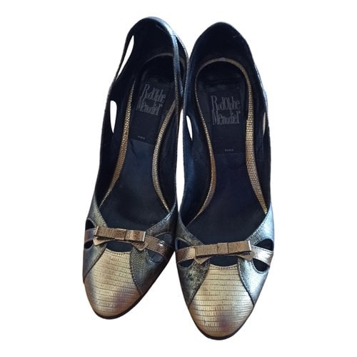 Pre-owned Rodolphe Menudier Patent Leather Heels In Gold