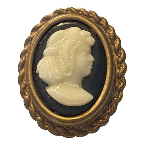 Pre-owned Cameo Pin & Brooche In Gold