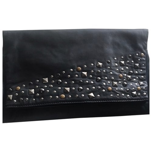 Pre-owned Virginie Castaway Leather Clutch Bag In Black
