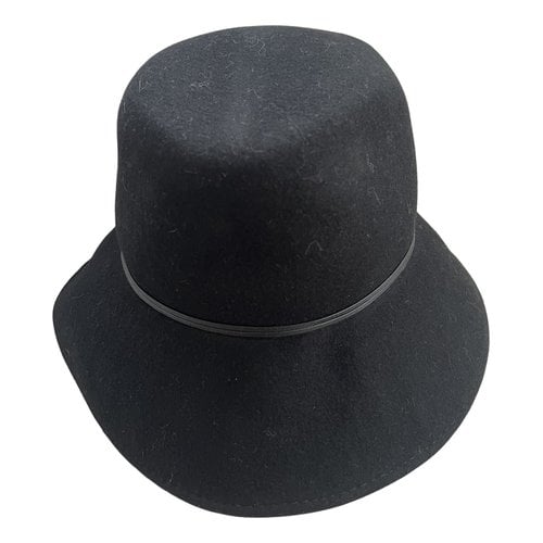 Pre-owned Les Copains Wool Hat In Black