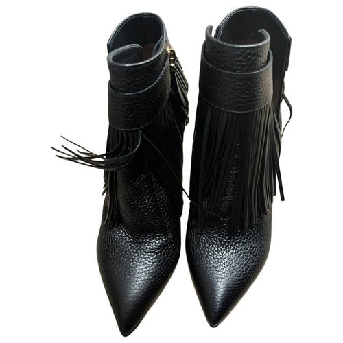 Pre-owned Valentino Garavani Leather Ankle Boots In Black