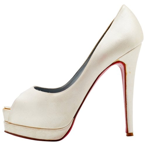 Pre-owned Christian Louboutin Flats In White
