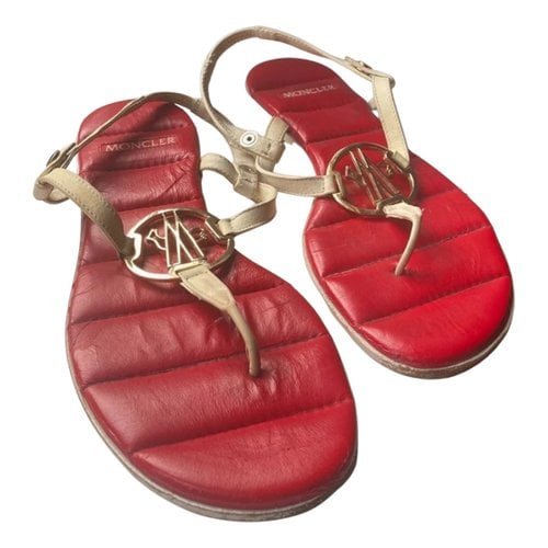Pre-owned Moncler Cloth Flip Flops In Red
