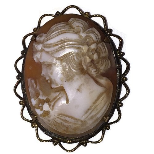 Pre-owned Cameo Pendant In Brown