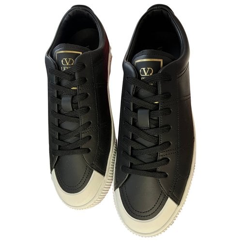 Pre-owned Valentino Garavani Leather Low Trainers In Black