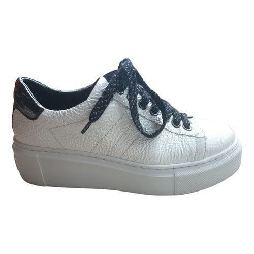 Pre-owned Laura Bellariva Patent Leather Trainers In White