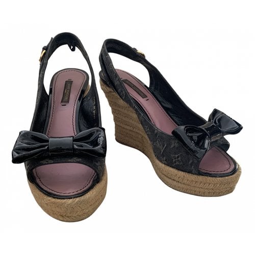 Pre-owned Louis Vuitton Patent Leather Espadrilles In Black