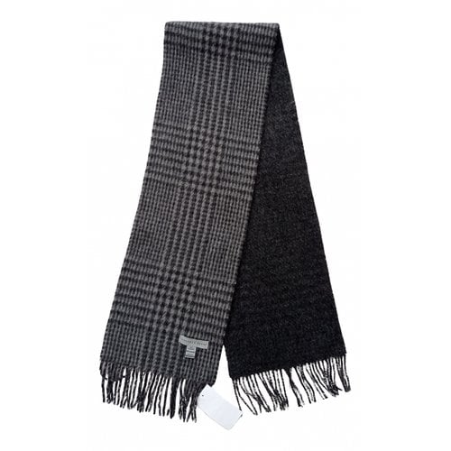 Pre-owned Geoffrey Beene Cashmere Scarf In Grey