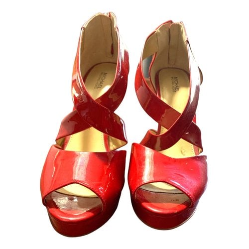 Pre-owned Michael Kors Patent Leather Mid Heel In Red