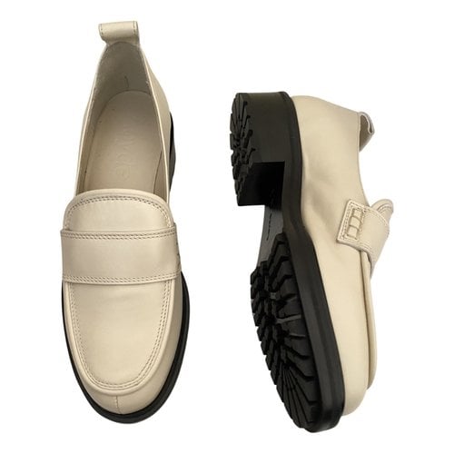 Pre-owned Aeyde Leather Flats In Ecru