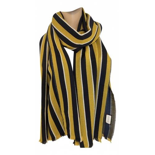 Pre-owned Gucci Wool Scarf In Yellow